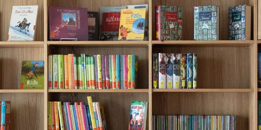 Bücherregel in der KÖB St. Heribert