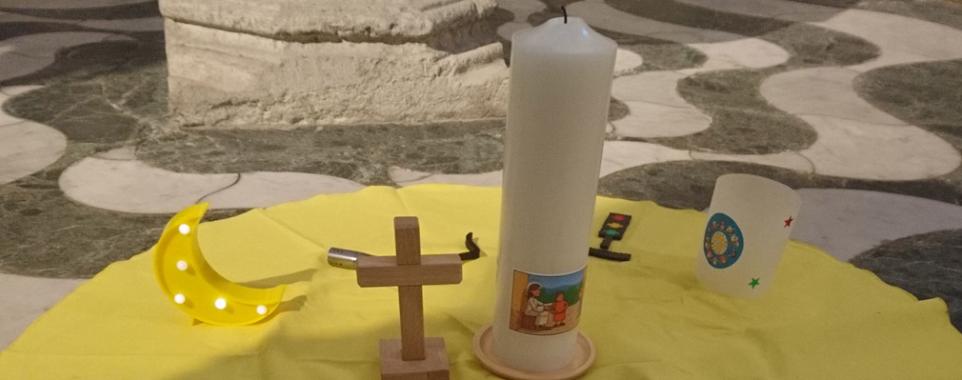 Gestalltete Mitte des Kleinkindergottesdienstes in St. Heribert, November 2021