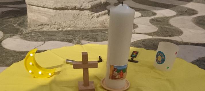 Gestalltete Mitte des Kleinkindergottesdienstes in St. Heribert, November 2021